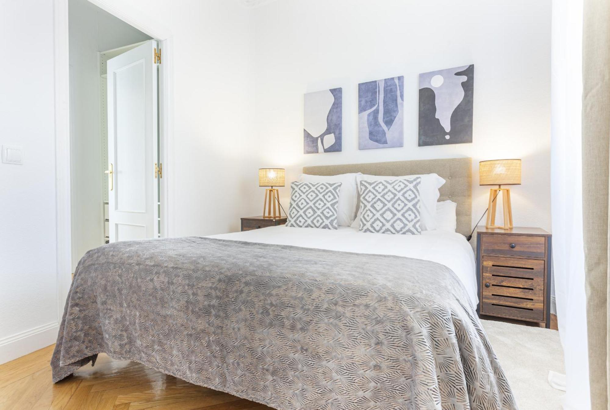 Apartamento Santa Ana Place En مدريد المظهر الخارجي الصورة